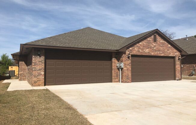 Perfect 3Bed 2Bath 2 Car Garage Downtown Edmond