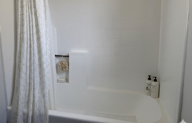 1 bed, 1 bath, 691 sqft, $2,050, Unit 52