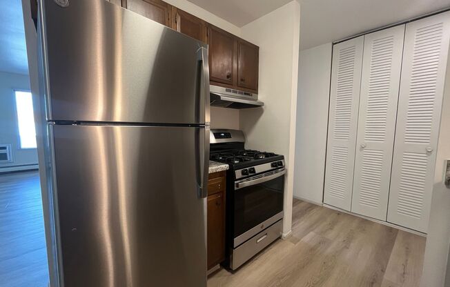 1 bed, 1 bath, $1,095, Unit 36