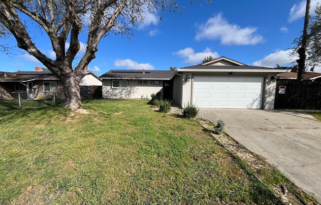 4 bed 2 bath with landscaping and pest control included available now in North Highlands.