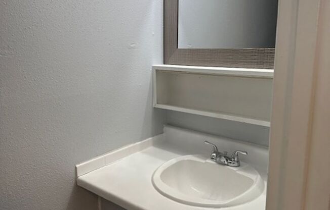 2 beds, 1.5 baths, 992 sqft, $780, Unit 202E