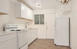 2 beds, 1 bath, $2,200, Unit B