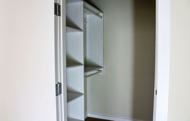 1 bed, 1 bath, 1,060 sqft, $2,375, Unit 402