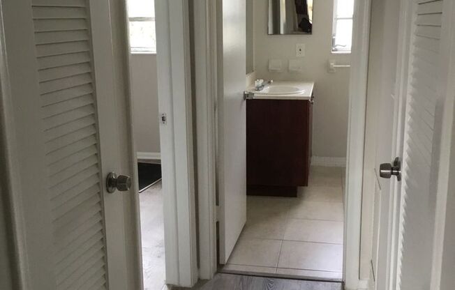 1 bed, 1 bath, 700 sqft, $1,725, Unit 14