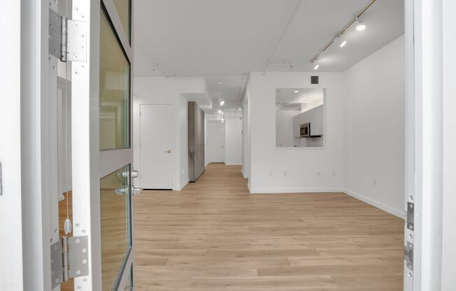 EPIC REA - Modern-Style 1 BR/1 BA Condo in the Heart of South Beach