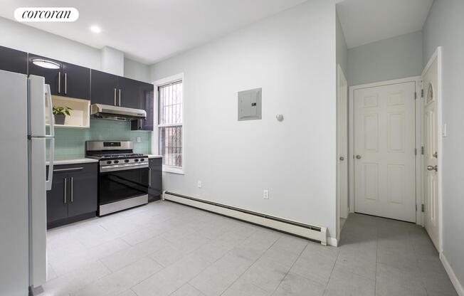 43 18 GREENPOINT AVE