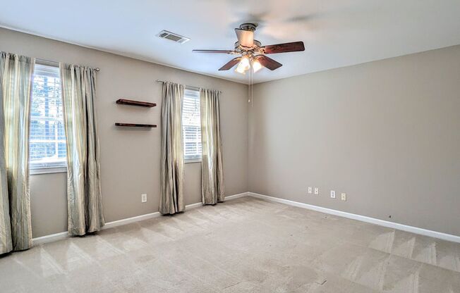 4 beds, 2.5 baths, $3,400