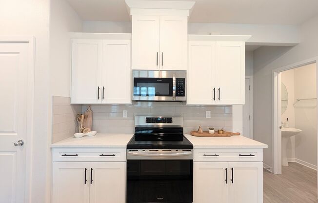 3 beds, 2.5 baths, $2,550, Unit # 67104