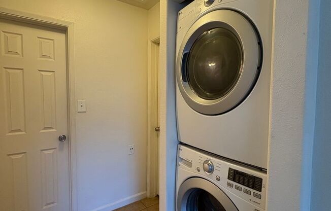 2 beds, 1 bath, 850 sqft, $2,425, Unit 4592.5
