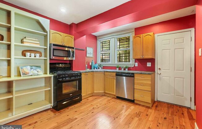 Fabulous 2bd/1.5ba Upper Fells Rowhome w/ CAC & W/D--Available 12/15