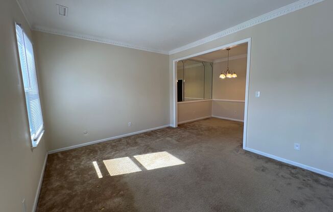 Spacious HOLLAND MEADOWS townhome