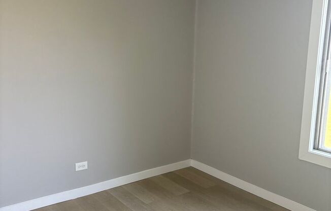 2 beds, 1 bath, 865 sqft, $1,695, Unit Building 1-3C