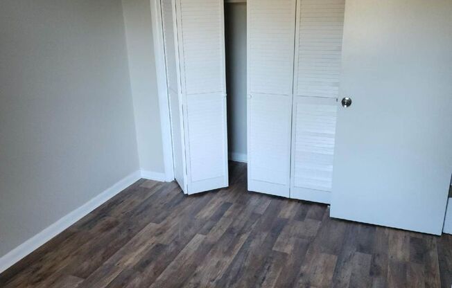 2 beds, 1 bath, $1,000, Unit I 03