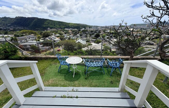 Remodeled studio residence with a panoramic view (Lower Manoa)