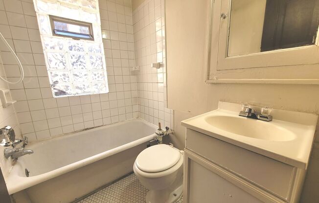 Studio, 1 bath, $775, Unit 304