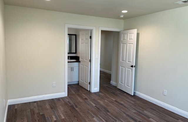 211 E 84th Place