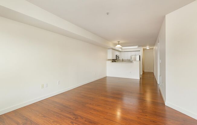 2 beds, 1 bath, 829 sqft, $2,325, Unit #204