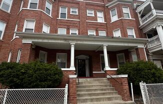 702-704 E 50th Pl