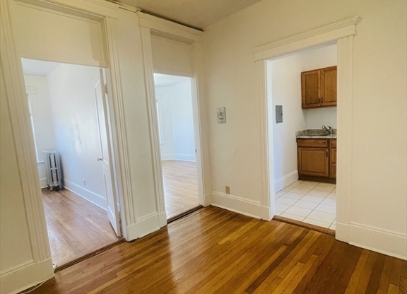 2 beds, 1 bath, 821 sqft, $3,500, Unit 7