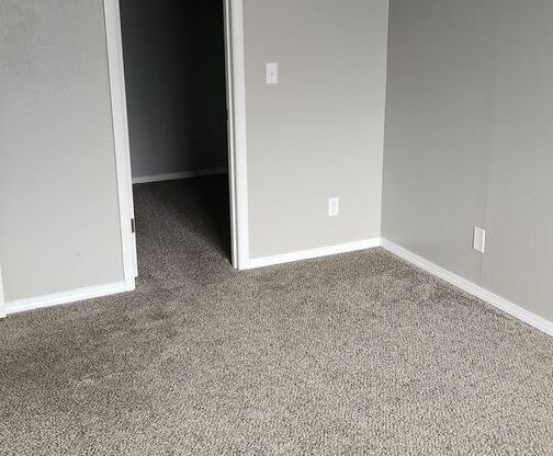 2 beds, 1 bath, 885 sqft, $750, Unit 215