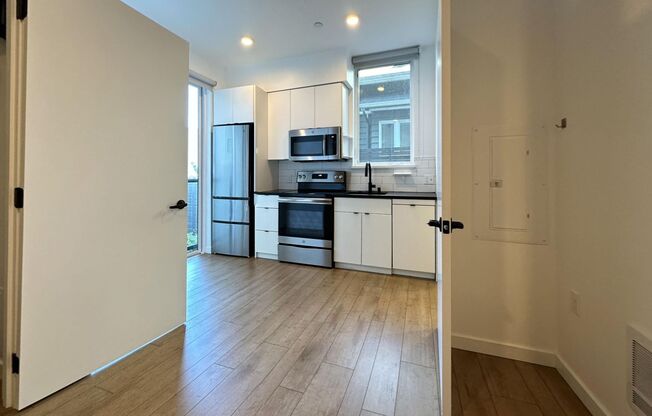 Studio, 1 bath, 246 sqft, $1,233, Unit 106