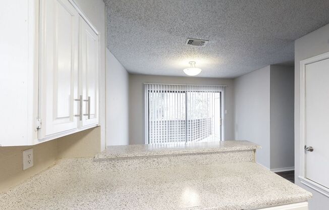 1 bed, 1 bath, 825 sqft, $834