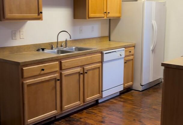 1 bed, 1 bath, 940 sqft, $1,250, Unit 301