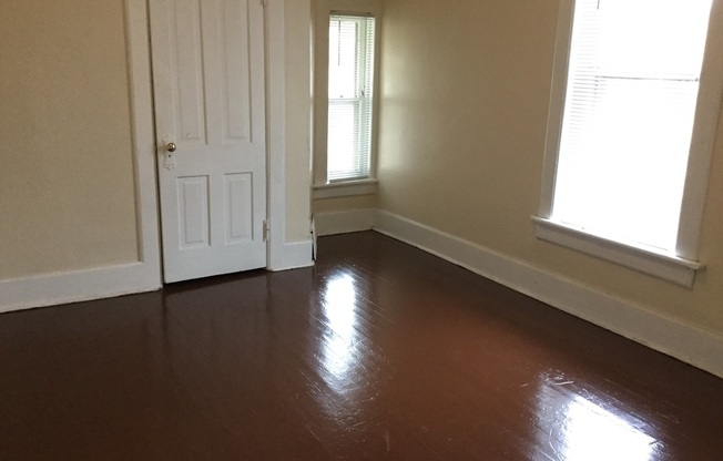 3 beds, 1 bath, $1,095, Unit 2320