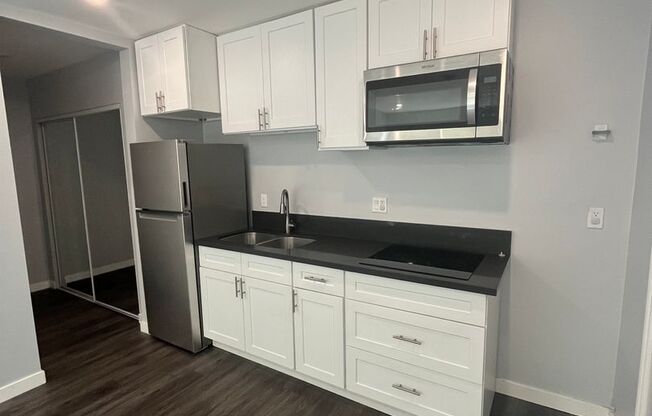 Studio, 1 bath, 275 sqft, $1,700