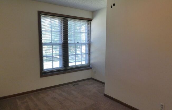 4 beds, 2 baths, $2,000, Unit Apt A