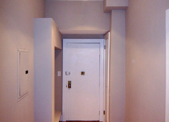 2 beds, 1 bath, 770 sqft, $3,695, Unit 22