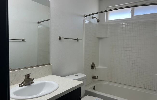 2 beds, 1 bath, 950 sqft, $2,930, Unit A052