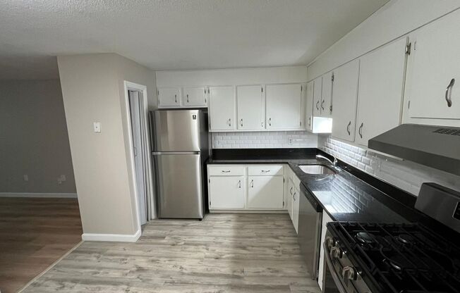 2 beds, 1 bath, $1,975, Unit 99-H