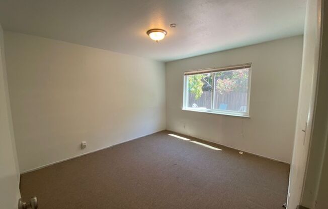 2 beds, 1 bath, 800 sqft, $2,350, Unit Unit 2