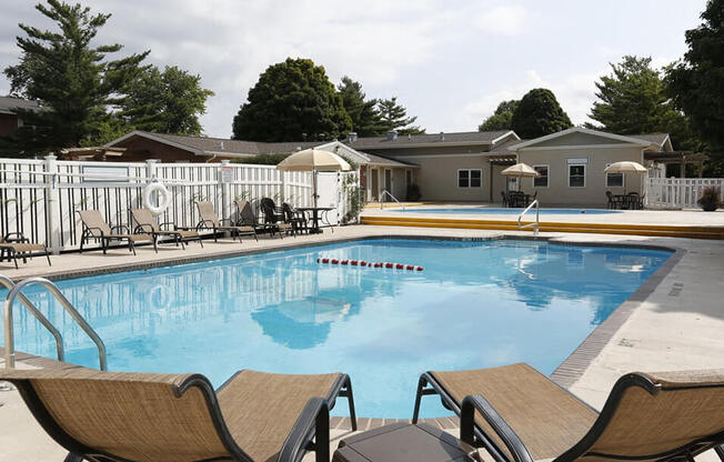 apartments in Bloomington IL with 2 swimming pools