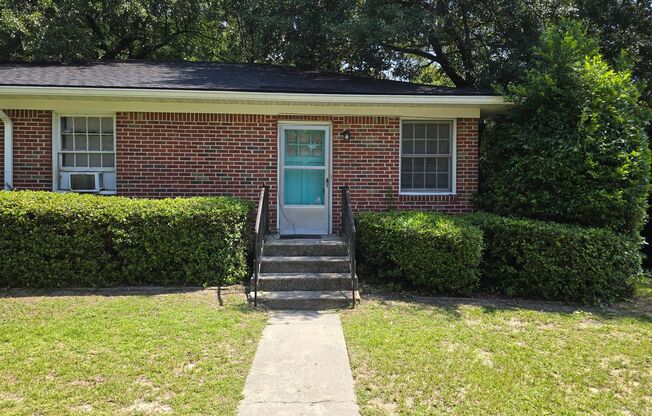 2 beds, 1 bath, 750 sqft, $1,050, Unit B3