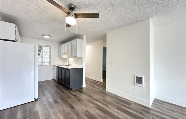 2 beds, 1 bath, 886 sqft, $1,575, Unit 117