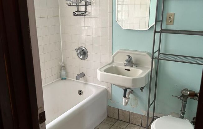 1 bed, 1 bath, $895, Unit Apt 21