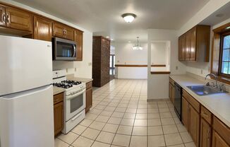 2 beds, 1 bath, $1,225, Unit Apt #1