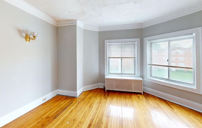 3 beds, 1 bath, 1,260 sqft, $1,275