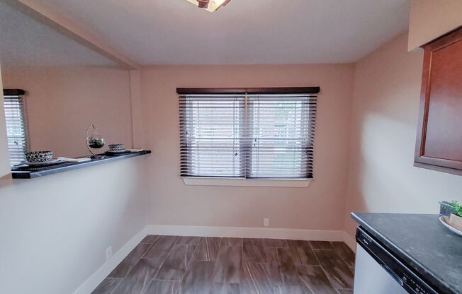 2 beds, 1 bath, 825 sqft, $1,195, Unit Unit 6 B825