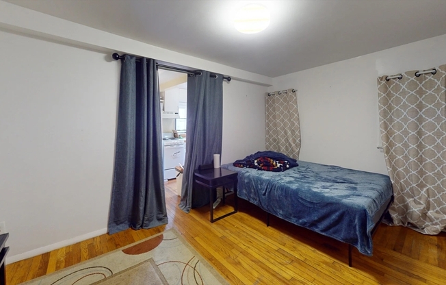 Studio, 1 bath, 450 sqft, $1,395, Unit 2r