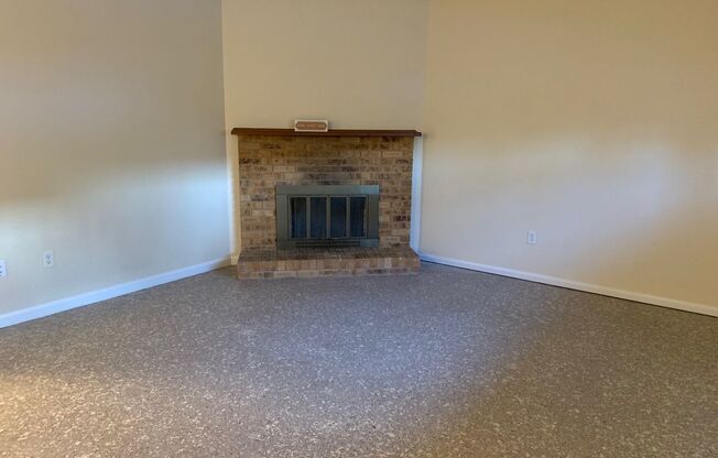 Beautiful 2 Bedroom 1 Bath Apartment Close to Central High School