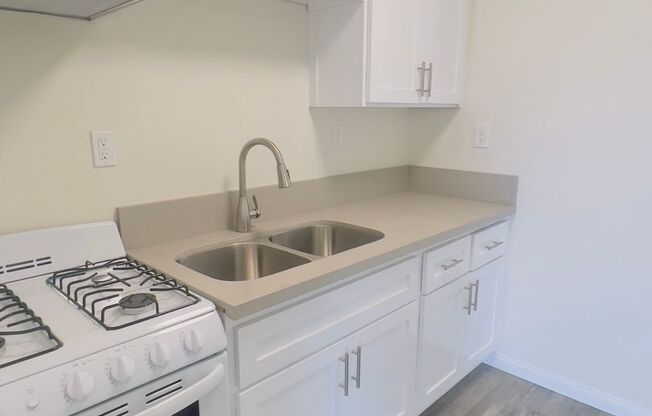 1 bed, 1 bath, $990, Unit 166