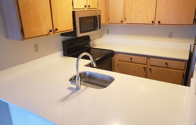 3 beds, 3 baths, $3,850, Unit 305