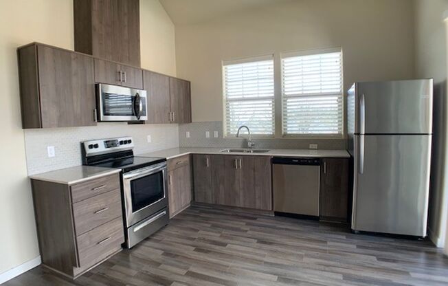 Newer Bethany Condo - 2 bedrooms 2 Baths, 1015 Sq. Ft.