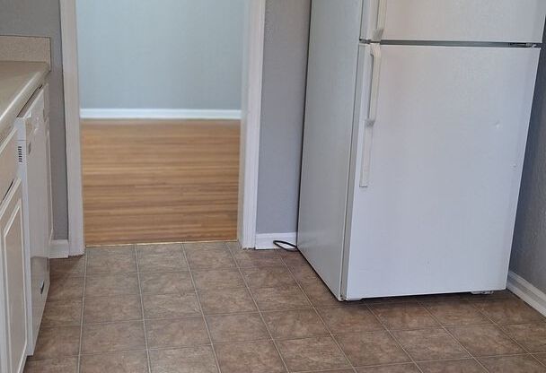 2 beds, 1.5 baths, 864 sqft, $1,290, Unit 5417 Plaza Lane