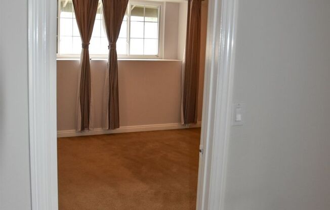 3 beds, 2.5 baths, $4,350, Unit # 11
