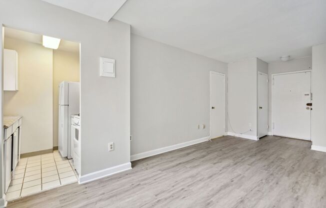 Spacious & Bright Studio at River Place West