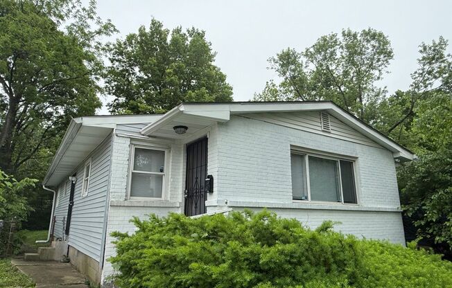 Charming 3BR/1.5BA Home with Large Yard & Spacious Eat-In Kitchen